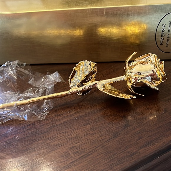 Rose Preserved and Dipped in 24K Gold - Picture 3 of 4